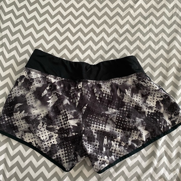 Running shorts - Picture 2 of 2